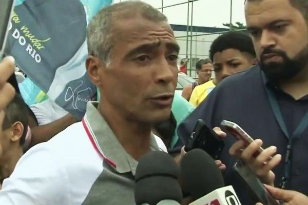 No Rio, Garotinho declara apoio a Romário para o governo do Estado