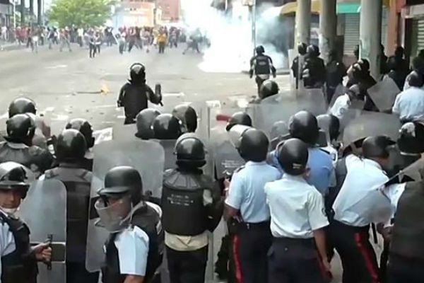 Imagem da noticia Noite de protestos deixa 11 mortos na Venezuela