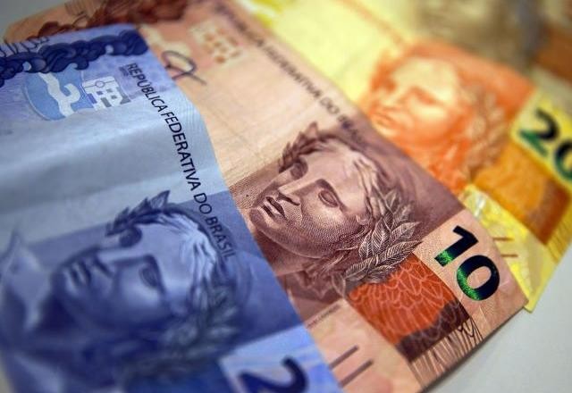 Governo propõe salário mínimo de R$ 1.302 em 2023