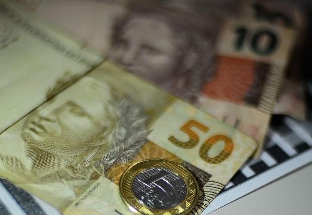 Imagem da noticia Salário mínimo não vai passar de R$ 1.212 este ano