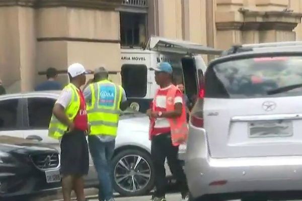 Imagem da noticia Nova lei poderá multar flanelinha que coagir motorista em São Paulo