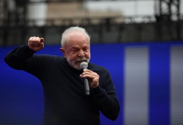 Com foco em mulheres e marcando espaço religioso, Lula faz evento em SP