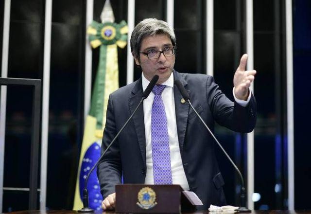 Bolsonaro indica colega do PL para a liderança do governo no Senado