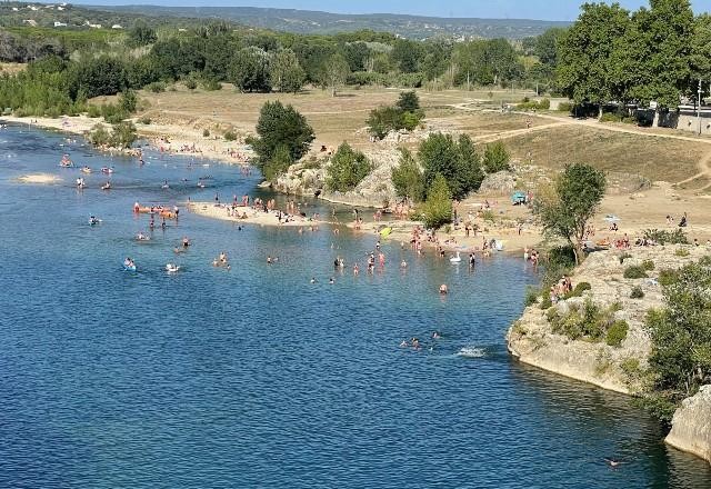 Imagem da noticia A França não é só Paris: tem cachoeira, praias e até safári
