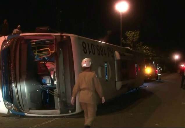Imagem da noticia Ônibus despenca de viaduto e 14 pessoas ficam feridas no Rio de Janeiro