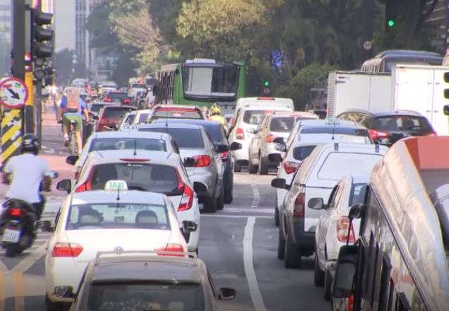 Imagem da noticia Ônibus e caminhões respondem por 50% da poluição do ar na Grande SP