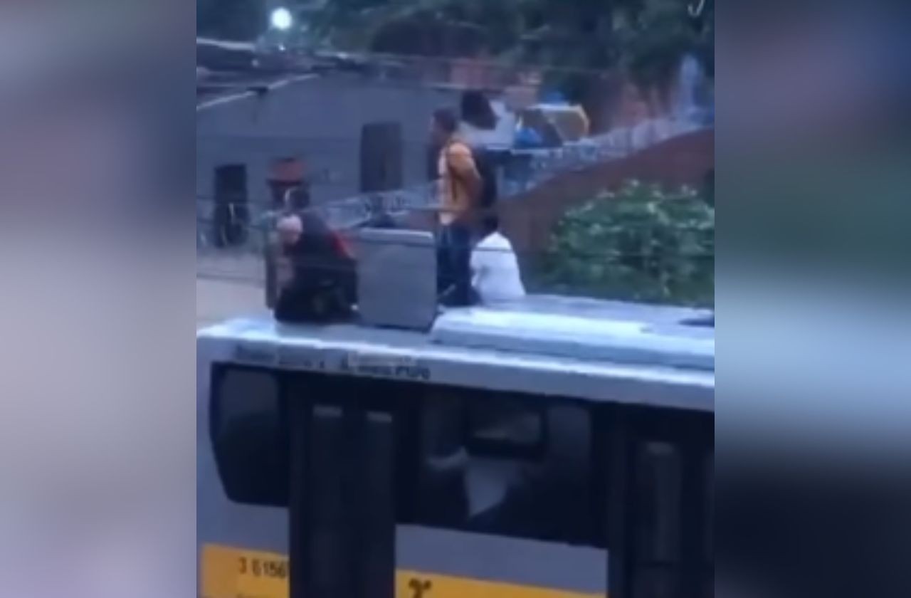 Imagem da noticia VÍDEO: Ônibus fica ilhado e passageiros sobem em coletivo na zona leste de SP