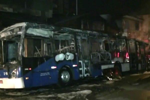 Imagem da noticia Ônibus pega fogo após pane elétrica na Zona Norte de São Paulo
