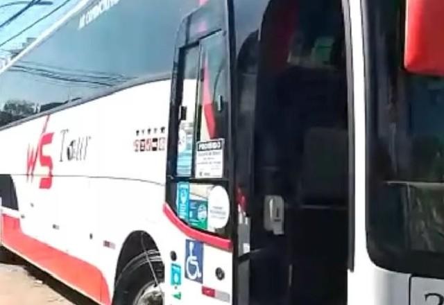 Imagem da noticia Ônibus com crianças fica no meio de tiroteio em comunidade do Rio