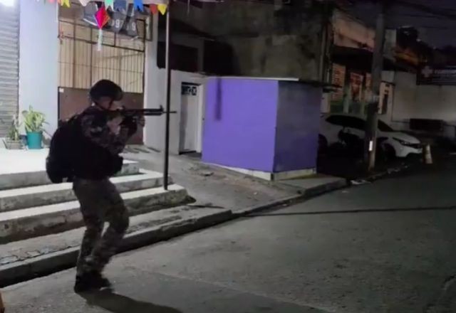 Imagem da noticia Operação policial contra roubo de cargas e veículos fecha escolas e unidade de saúde no Rio