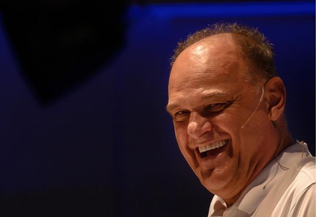 Imagem da noticia Lula, Flávio Bolsonaro e autoridades lamentam morte de Oscar Schmidt