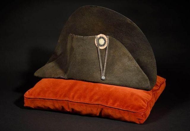 Imagem da noticia Chapéu de Napoleão Bonaparte é leiloado por R$ 10 milhões na França