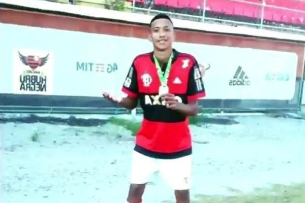 Imagem da noticia Outras cinco vítimas do incêndio no CT Flamengo são enterradas