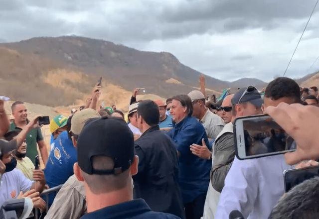 Imagem da noticia Bolsonaro agradece Alcolumbre e espera gesto do senador para destravar sabatina