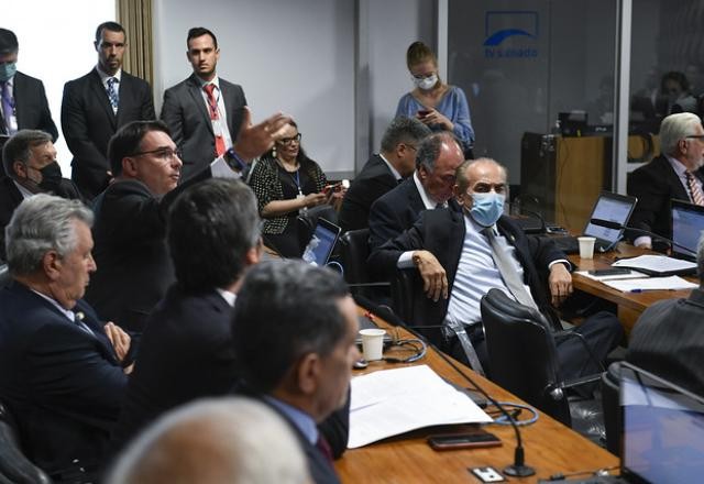 Imagem da noticia Poder Expresso: PEC da Transição anda, ainda sem acordo; e cortes no MEC