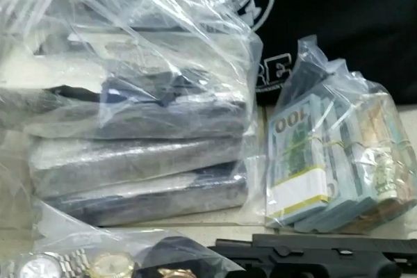 Imagem da noticia PF desarticula quadrilha internacional de tráfico de droga 