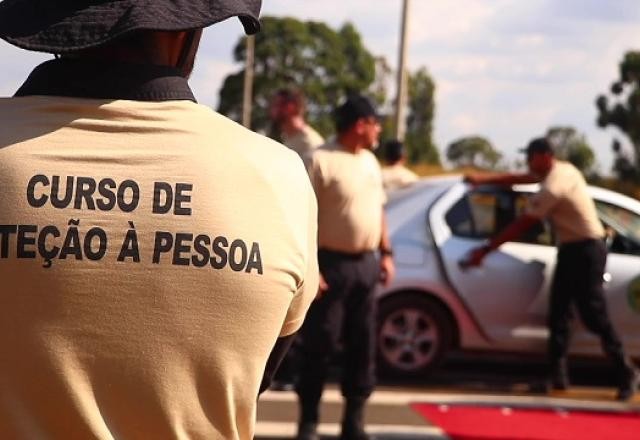 Imagem da noticia PF testa pastas blindadas na proteção dos presidenciáveis