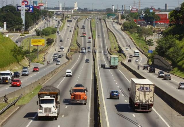 Imagem da noticia Governo vai investir 21,6% menos em rodovias neste ano, diz CNT