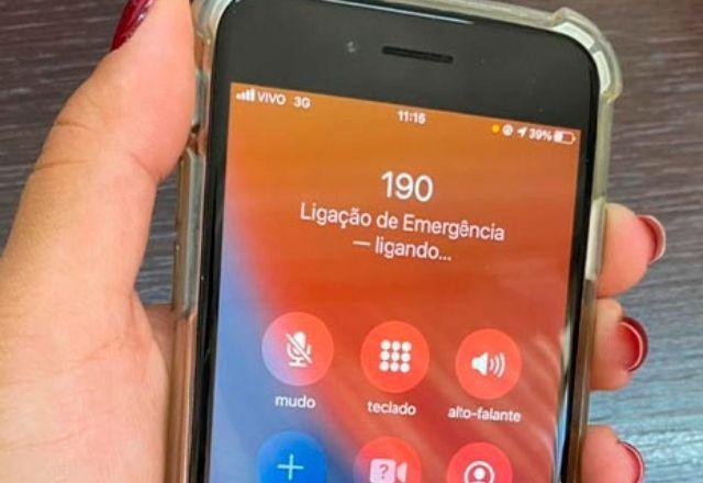 Imagem da noticia Mulher liga 190 pedindo para fazer o cabelo e PM entende pedido de socorro