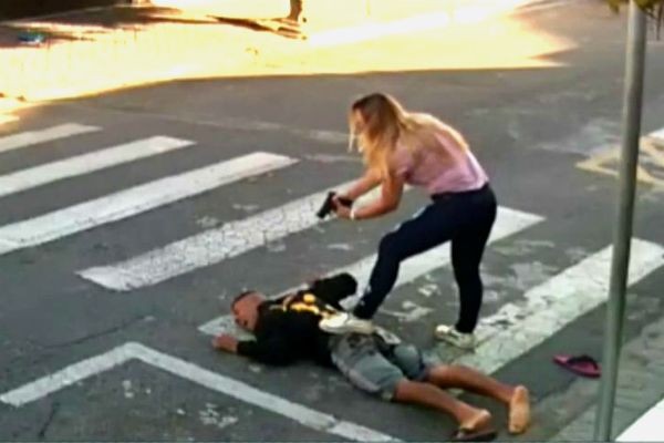 PM que atirou em assaltante na porta de escola agiu corretamente