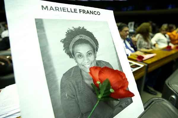 Imagem da noticia PM reformado e ex-PM são presos acusados de assassinar Marielle Franco 
