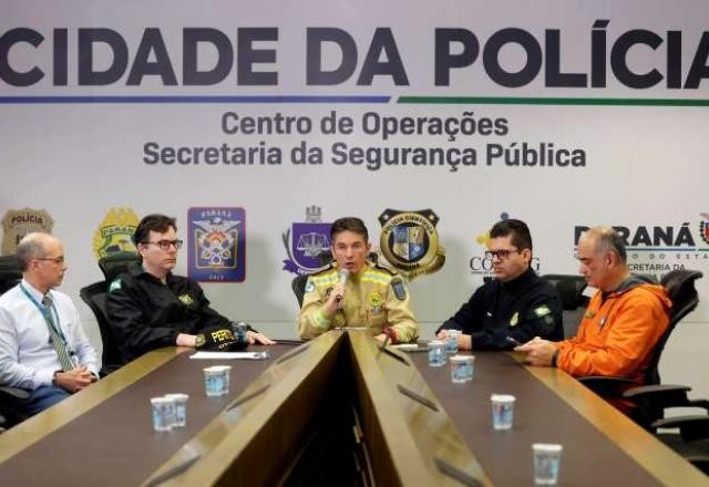 Imagem da noticia Buscas continuam e há risco de novos deslizamentos na BR-376, no PR