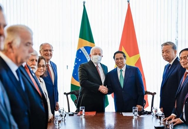 Imagem da noticia Governo assina acordos com o Vietnã, e Lula aceita convite para ir ao país