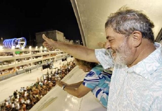 Imagem da noticia De idas a desfiles a polêmicas: a relação de presidentes com o Carnaval