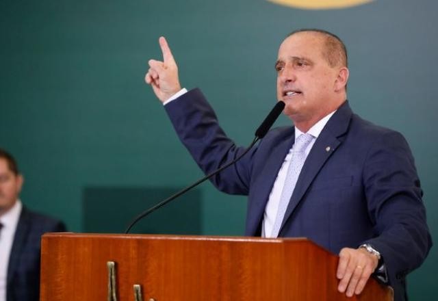 Imagem da noticia Onyx Lorenzoni saúda Daniel Silveira e faz oração por Bolsonaro