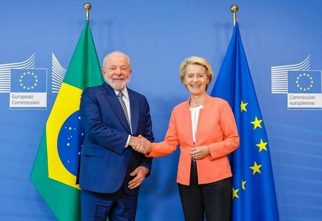 Imagem da noticia Lula conversa com presidente da Comissão Europeia sobre acordo Mercosul-UE