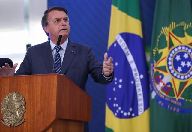 Imagem da noticia Bolsonaro cita decreto sobre isolamento e manda recado a tribunais