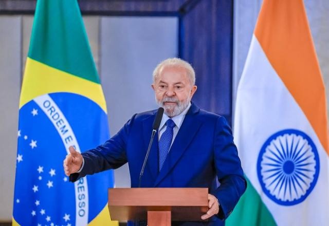 Imagem da noticia Lula comenta delação de Cid e diz que Bolsonaro "está altamente comprometido"
