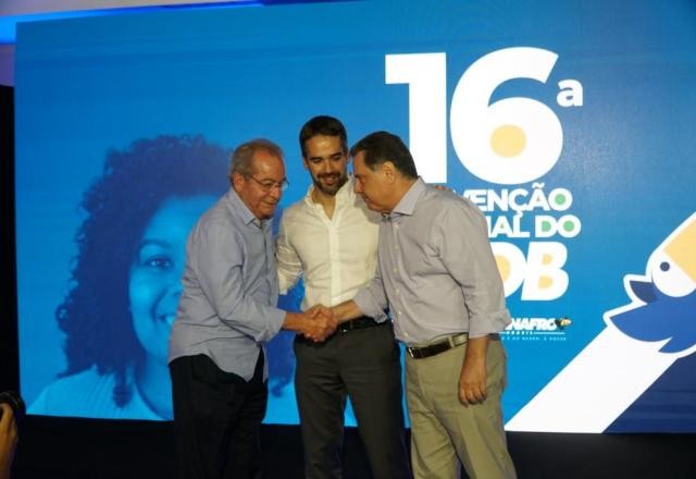 Imagem da noticia Entre Lula e Bolsonaro, PSDB quer reconstruir partido como oposição