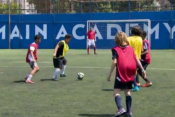 PSG inaugura escolinha de futebol em São Paulo