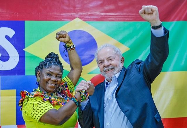 Imagem da noticia Lula chega a Fundação para encontro com vice-presidente eleita da Colômbia
