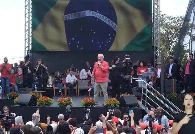 Imagem da noticia A cada pesquisa "ele fica doido", diz Lula sobre Bolsonaro