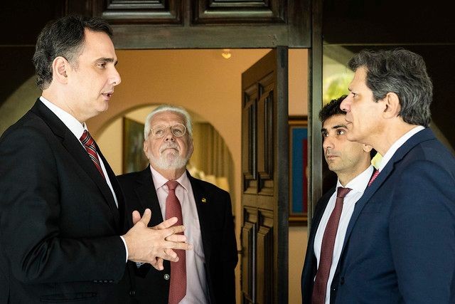 Imagem da noticia Haddad pede "gesto" do Congresso para governo atingir meta fiscal