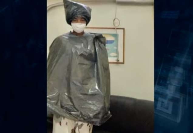 Paciente veste saco de lixo em cirurgia no Rio de Janeiro