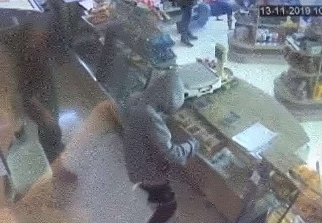 Imagem da noticia Padeiro usa vassoura para espantar assaltantes no Paraná