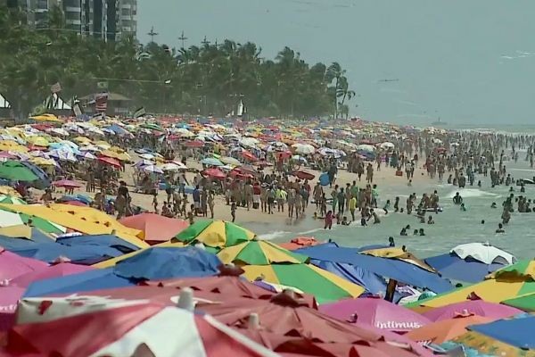Imagem da noticia Pai tenta salvar filho e os dois se afogam em praia do Recife