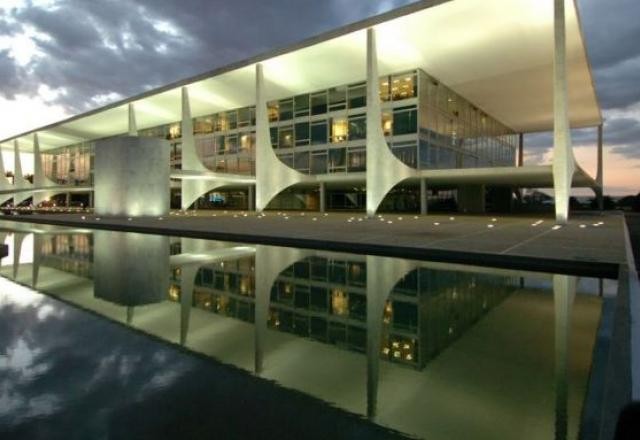 Imagem da noticia Aliados iniciam pressão por reforma ministerial