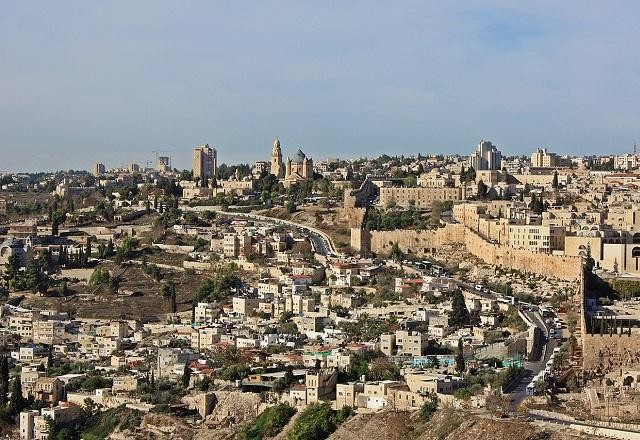 Israelense morre após ataque a tiros na Cidade Velha de Jerusalém