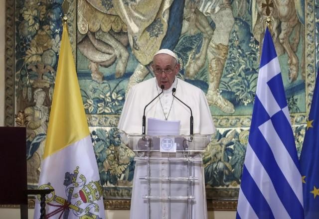 Imagem da noticia Papa Francisco é chamado de 'herege' por padre ao visitar Atenas