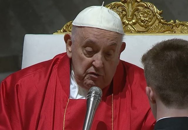 Imagem da noticia Papa Francisco volta a fazer comentários homofóbicos, diz imprensa italiana