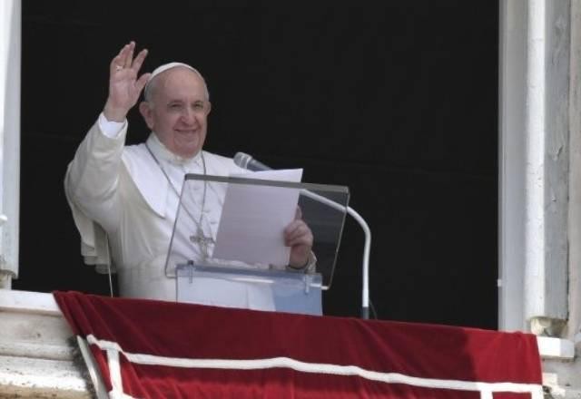 Papa Francisco será submetido a cirurgia no intestino neste domingo