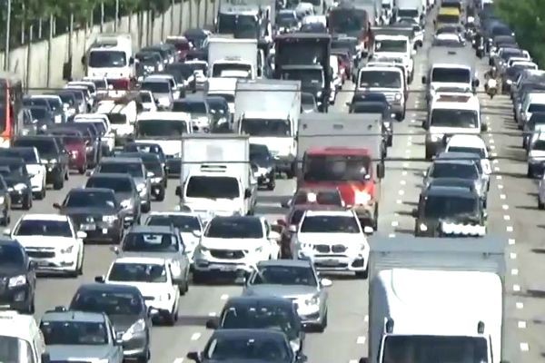 Paralisação do transporte público provoca recorde de congestionamento em SP