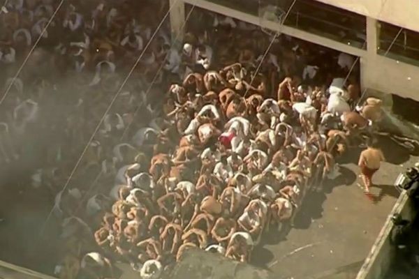 Imagem da noticia Parentes de detentos reclamam da superlotação no CDP de Pinheiros