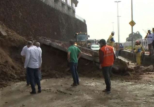 Parte de muro de motel desaba e interdita avenida no Rio de Janeiro