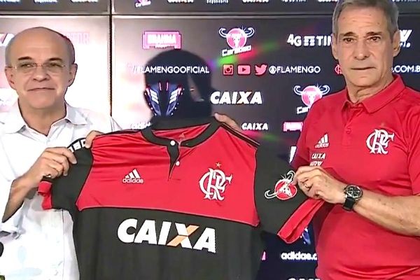 Paulo César Carpegiani é apresentado como novo técnico do Flamengo