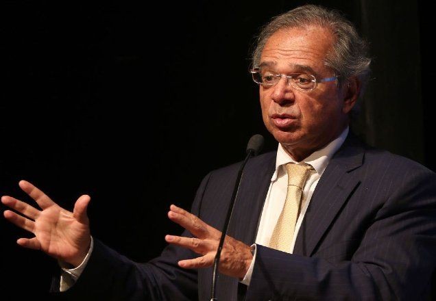 Paulo Guedes prorroga redução de jornada e salário por mais dois meses